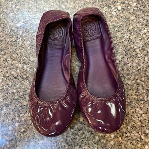 💜Tory Burch patent plum flats EUC